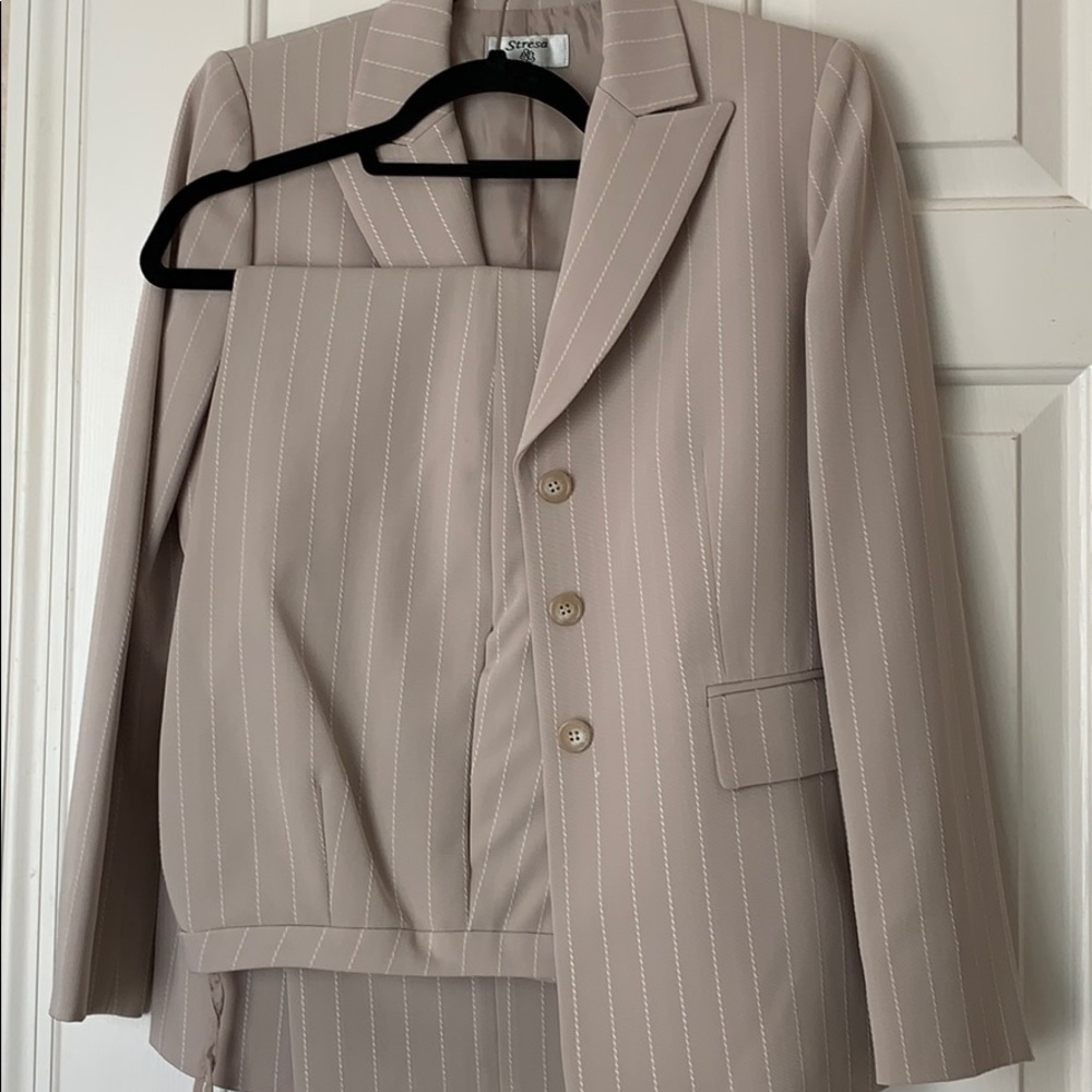 Business pant suit